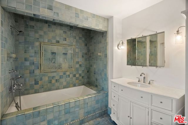 339 Adelaide Drive photo 25