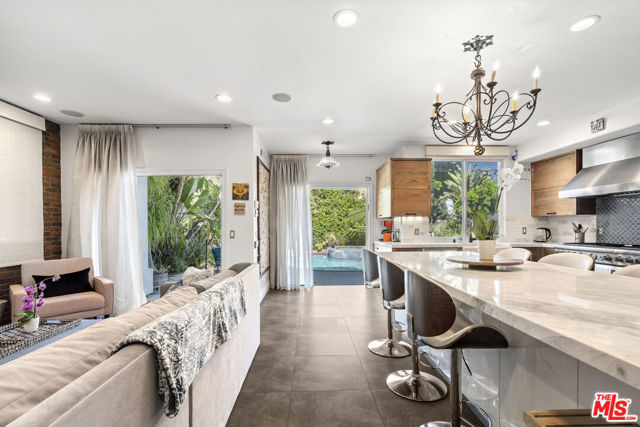 4544 Tobias Avenue, Sherman Oaks CA: https://media.crmls.org/mediaz/5cfef614-4e1d-4a18-af55-b8f9403630a3.jpg