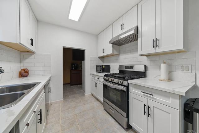 Detail Gallery Image 8 of 43 For 13808 Pomerado Rd, Poway,  CA 92064 - 4 Beds | 2 Baths