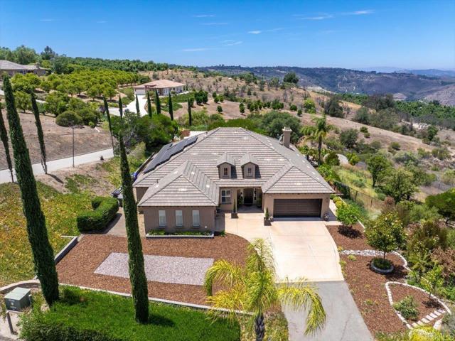 31662 Orange Blossom Ct, Valley Center CA: https://media.crmls.org/mediaz/5cff30ee-6413-4f1c-b2aa-8d040be9cf36.jpg