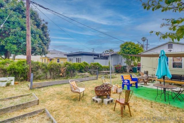 2119 Bacon St, San Diego CA: https://media.crmls.org/mediaz/5cff66ac-bd83-41c6-983f-56f37aa57fd8.jpg