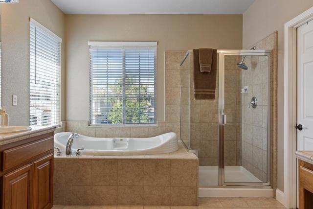6454 Green Castle Cir, Discovery Bay CA: https://media.crmls.org/mediaz/5cff6f65-a551-4aaf-843a-26c6fa398000.jpg