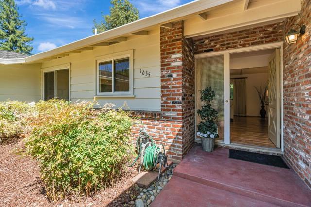 1635 Morton Avenue, Los Altos CA: https://media.crmls.org/mediaz/5cff9981-b136-44da-b634-6959fb389e64.jpg