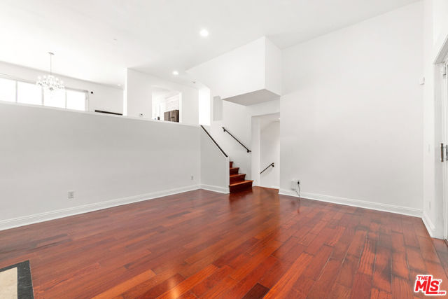 1020 Hilldale Avenue, West Hollywood CA: https://media.crmls.org/mediaz/5d0057c0-bca7-4bc8-99df-8f992454cd4d.jpg