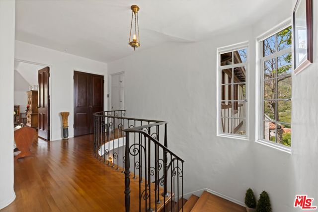 3806 Carnavon Way, Los Angeles CA: https://media.crmls.org/mediaz/5d00df02-7b41-450f-b415-5e1f6528a8d9.jpg