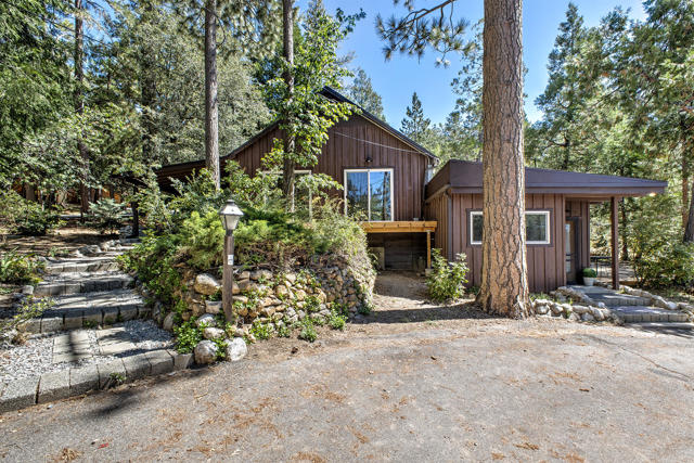 25460 Lodge Road, Idyllwild, California 92549, ,Multi-Family,For Sale,Lodge,219108618DA