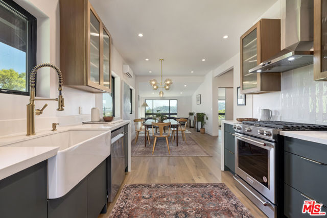 3404 Glenalbyn Drive, Los Angeles CA: https://media.crmls.org/mediaz/5d013efb-ae47-4dc1-a3c8-354511da468a.jpg