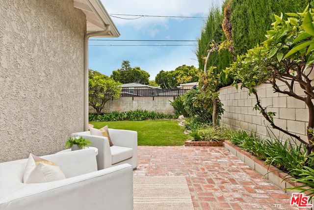 4307 Keystone Avenue, Culver City CA: https://media.crmls.org/mediaz/5d015d5f-7863-45e4-a9ca-8bbf31863925.jpg