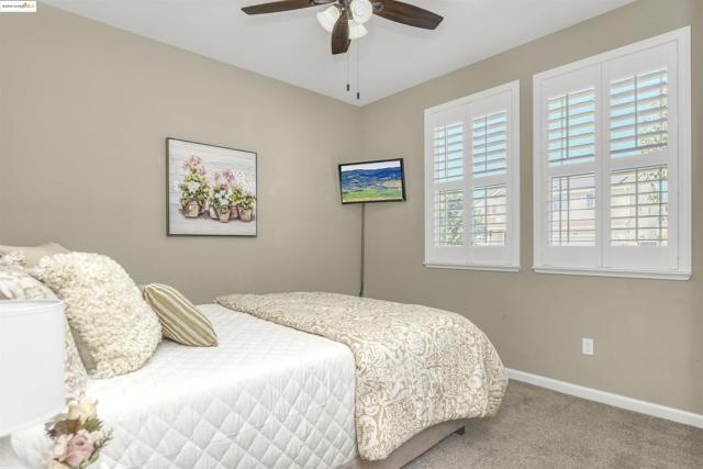847 Dunmore St, Oakley CA: https://media.crmls.org/mediaz/5d0179c1-60d6-47c6-ae3b-ec15a9bf9446.jpg