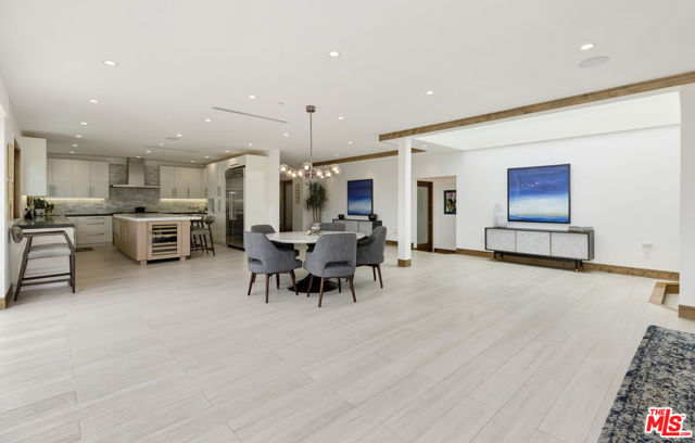 1332 El Hito Circle, Pacific Palisades CA: https://media.crmls.org/mediaz/5d01a772-7ffd-43ea-938a-7d0e6c541d56.jpg