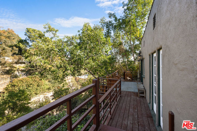 400 W Avenue 42 Avenue, Los Angeles CA: https://media.crmls.org/mediaz/5d025ee4-4707-456f-8cef-48ff1231f15a.jpg