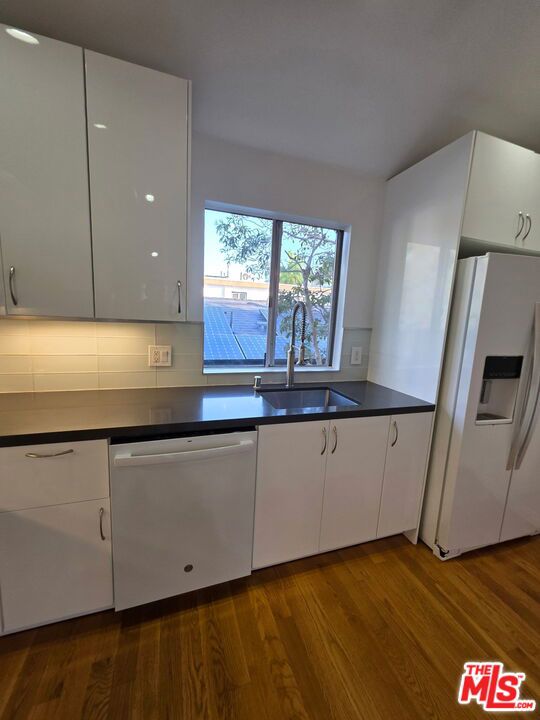 1029 Pleasantview Avenue, Venice CA: https://media.crmls.org/mediaz/5d02cec7-cfe1-4fe4-b2fa-042e264dd408.jpg