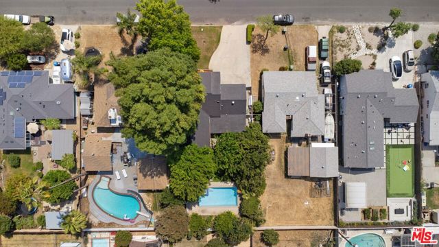 7731 Oak Park Avenue, Lake Balboa CA: https://media.crmls.org/mediaz/5d031251-7e1d-41dc-8512-e7382205203e.jpg