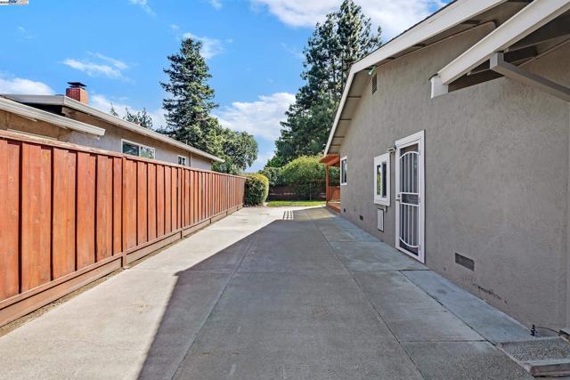 5135 Charlotte Way, Livermore CA: https://media.crmls.org/mediaz/5d032bbd-a3f4-4fdc-939e-2a8949f24b23.jpg