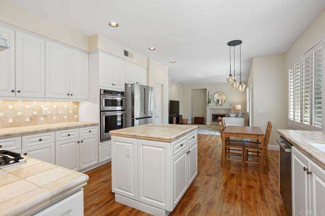 Detail Gallery Image 6 of 38 For 5174 Berryessa St, Oceanside,  CA 92056 - 4 Beds | 3 Baths