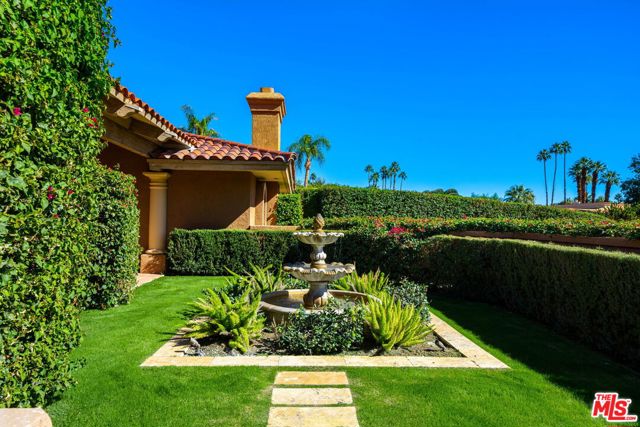 71150 N Thunderbird Terrace, Rancho Mirage CA: https://media.crmls.org/mediaz/5d03a86e-a6de-428f-a57f-6e31a25ceeb4.jpg
