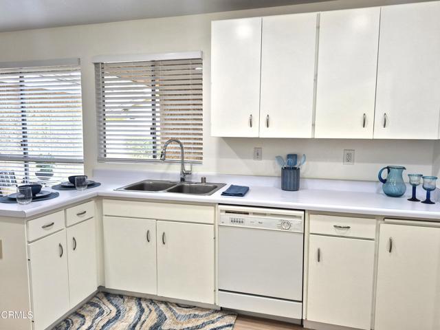 Detail Gallery Image 9 of 55 For 3225 Village 3, Camarillo,  CA 93012 - 2 Beds | 2 Baths