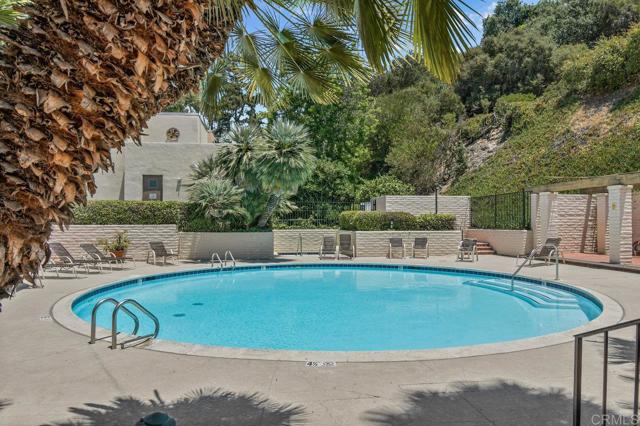 Detail Gallery Image 4 of 32 For 4891 Collwood Blvd #B,  San Diego,  CA 92115 - 2 Beds | 2 Baths