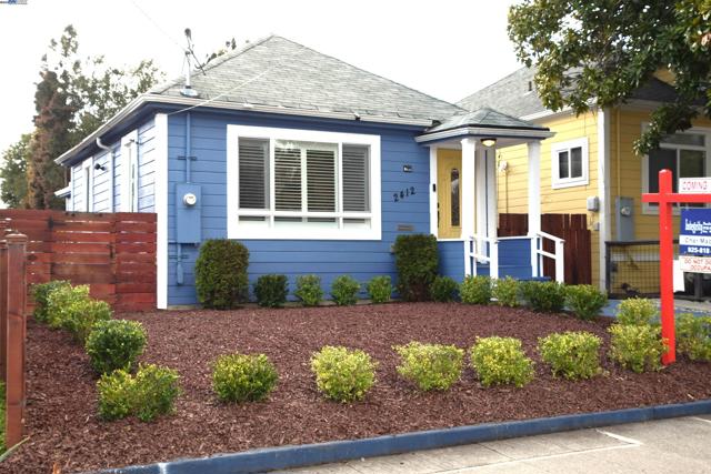 2412 8Th St, Berkeley CA: https://media.crmls.org/mediaz/5d051879-12e6-467a-bd04-f886a1e4873b.jpg
