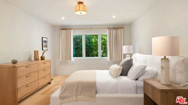 7046 Grasswood Avenue, Malibu CA: https://media.crmls.org/mediaz/5d057da4-cb04-4dfc-b271-478fee80f228.jpg
