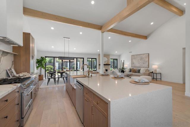 1127 Santa Rufina Court, Solana Beach CA: https://media.crmls.org/mediaz/5d0598fc-3e86-4245-bbcd-493ee7e5a82c.jpg