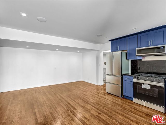 754 N Croft Avenue, Los Angeles CA: https://media.crmls.org/mediaz/5d05ab9a-fd36-45b7-bd8b-54d43d3db444.jpg