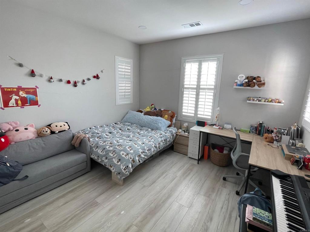 https://media.crmls.org/mediaz/5d066041-3f2c-4943-ab02-962c4c3cc627.jpg?preset=X-Large