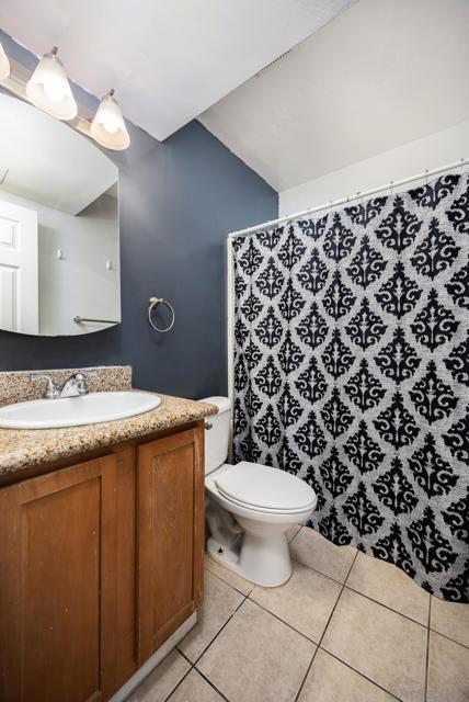 1386 E Madison Ave, El Cajon CA: https://media.crmls.org/mediaz/5d0682e1-6dd5-494e-bfcb-ce1724d02f0f.jpg