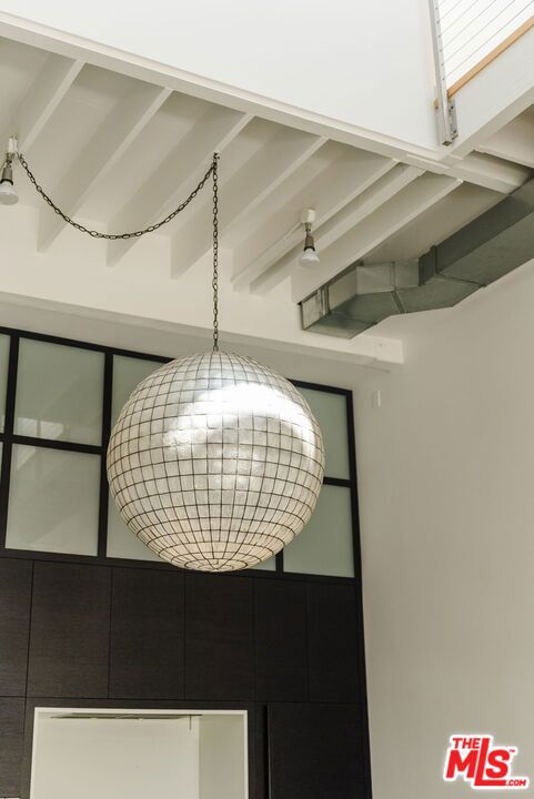 1132 5th Avenue, Venice CA: https://media.crmls.org/mediaz/5d074300-ca88-4fee-b99d-85a6ee47f4fa.jpg