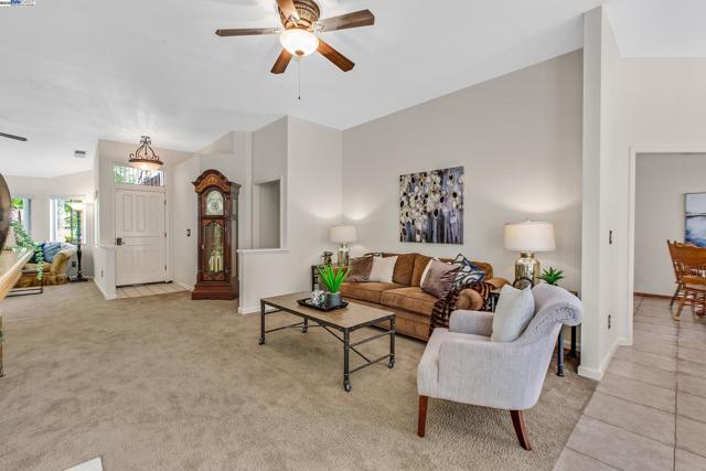 Image 6 of 36 For 7561 Helmsdale Ct