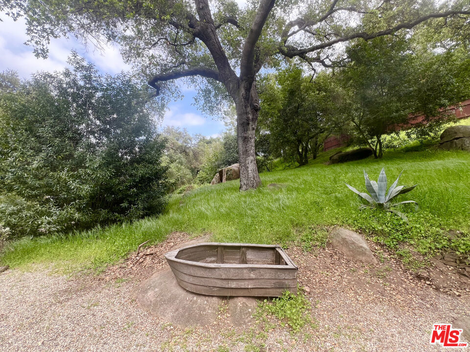 https://media.crmls.org/mediaz/5d07f995-df0a-4c20-b707-79233de0ba85.jpg?preset=X-Large