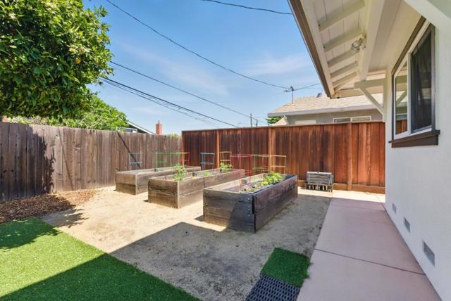 945 Lantana Drive, Sunnyvale CA: https://media.crmls.org/mediaz/5d081905-1644-4a51-853c-a34152e2c237.jpg