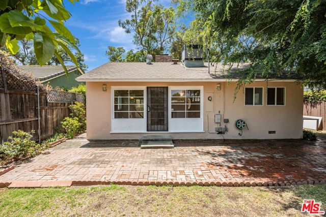 22125 Costanso Street, Woodland Hills CA: https://media.crmls.org/mediaz/5d084764-6e79-42f5-ab14-02dc3ccf3137.jpg