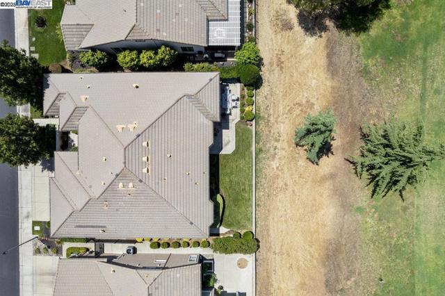 1123 Burghley Ln, Brentwood CA: https://media.crmls.org/mediaz/5d084f86-63d4-4c48-952a-773edeca1daf.jpg