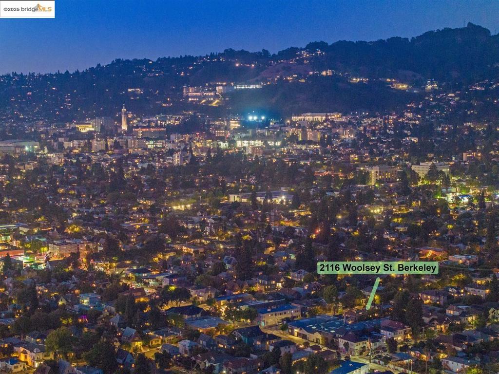 https://media.crmls.org/mediaz/5d08fc44-0859-4218-ade2-02aba521ea35.jpg?preset=X-Large