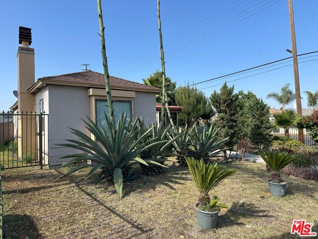 701 W 112th Street, Los Angeles CA: https://media.crmls.org/mediaz/5d095f59-096c-4d98-944c-0d3478328f55.jpg