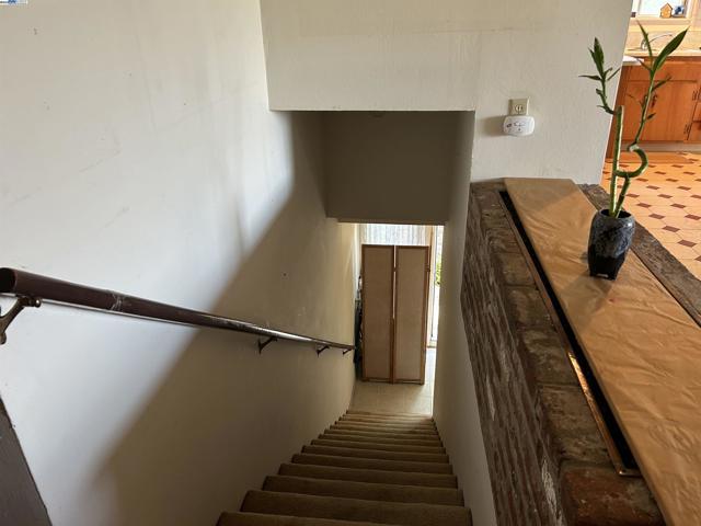 18393 Pepper St, Castro Valley CA: https://media.crmls.org/mediaz/5d0972ec-31d1-48bd-9f8a-a660d2a75616.jpg