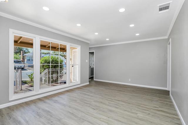 Image 8 of 40 For 120 Hillcrest Ave