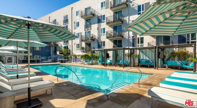 950 E 3rd Street, Los Angeles CA: https://media.crmls.org/mediaz/5d09b1f0-e2be-44a0-9254-2437bb721784.jpg