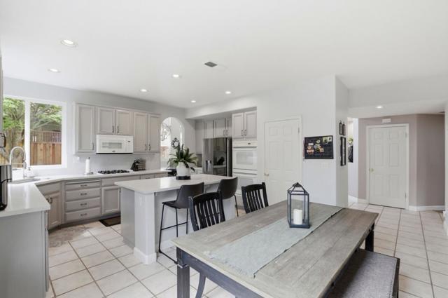 1510 Dovetail Way, Gilroy CA: https://media.crmls.org/mediaz/5d09ce98-a0dc-43c8-8511-0580720b9f1a.jpg