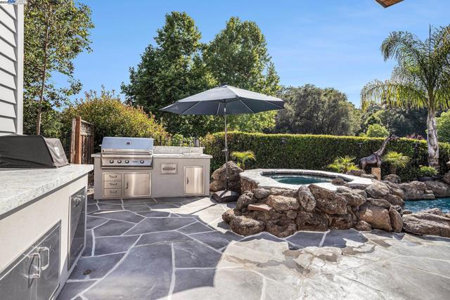 91 RED CYPRESS CT, Danville CA: https://media.crmls.org/mediaz/5d0a169c-2c0a-4342-b709-ddcc7cf485bd.jpg