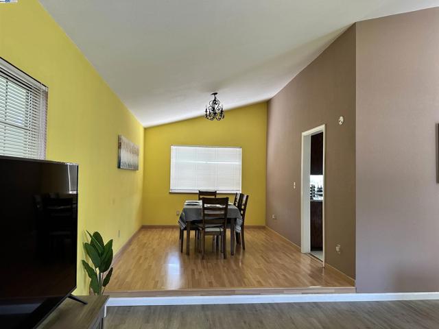 Image 5 of 38 For 293 Saybrook Way