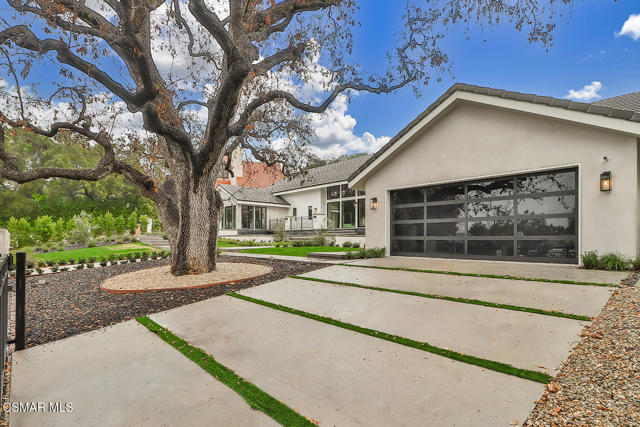 31754 Foxfield Drive, Westlake Village CA: https://media.crmls.org/mediaz/5d0a3040-2fb3-40bd-a165-a0a2e1759c31.jpg