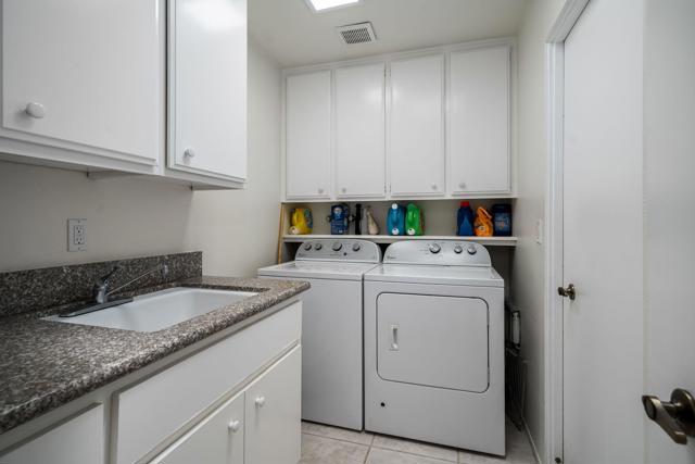 19 Cornell Drive, Rancho Mirage CA: https://media.crmls.org/mediaz/5d0bbf50-bd72-4df4-8f8b-3ba22de57934.jpg