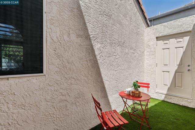 868 Clifton Way, Vacaville CA: https://media.crmls.org/mediaz/5d0bfae8-42c6-4ad7-bcfd-b7a0664d077f.jpg