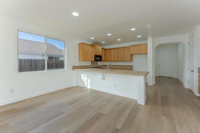 1078 Silver Spur Way, Plumas Lake CA: https://media.crmls.org/mediaz/5d0c6a91-988f-44f2-91a9-ed25beaed047.jpg