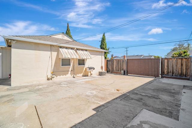 14997 Edgemoor Street, San Leandro CA: https://media.crmls.org/mediaz/5d0c9553-6225-408c-ab03-8ef98cad8169.jpg