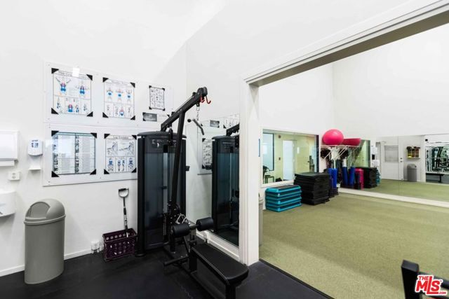 2968 Nicada Drive, Los Angeles CA: https://media.crmls.org/mediaz/5d0ca355-e5db-43bf-9653-34246c20f721.jpg