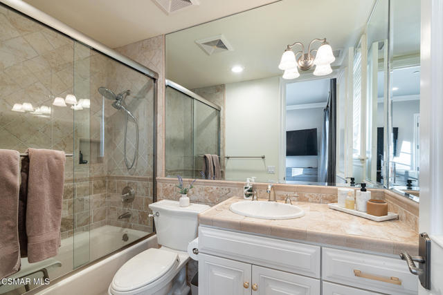 29475 Malibu View Court, Agoura Hills CA: https://media.crmls.org/mediaz/5d0d846a-17ab-4e2e-8856-26a9bbee98da.jpg