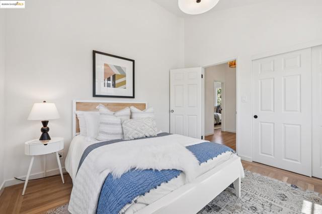 101 Palm Dr, Piedmont CA: https://media.crmls.org/mediaz/5d0dd008-b318-4c7f-8387-9a577f18fe85.jpg